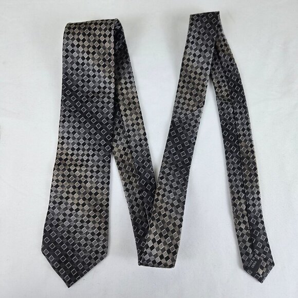 Calvin Klein 100% Silk Men's Tie Black Gray Silver Repeating Diamond Pattern - Picture 3 of 6